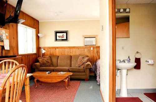 West Branch House | Inviting Summer Vacation Cabin on Clear Lake in Ogemaw County, Michigan
