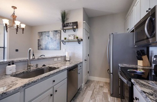 Jonestown Condo | Inviting Villa at Hollows Resort: Pools, Lake Views & More!