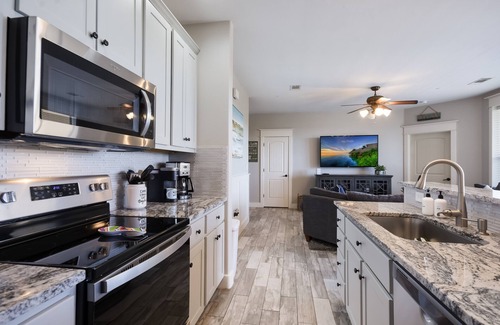 Jonestown Condo | Inviting Villa at Hollows Resort: Pools, Lake Views & More!