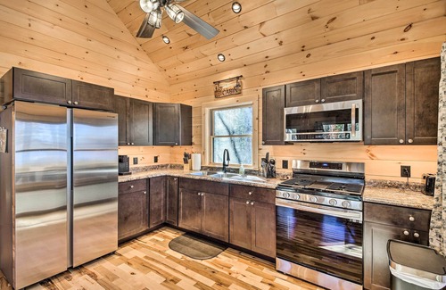 Weld Cabin | Cozy Webb Lake Cabin with Breathtaking Mountain Views