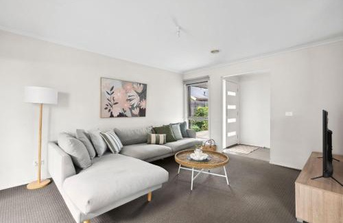 Geelong West House | Inviting West Addis Unit I Bring Your Pet