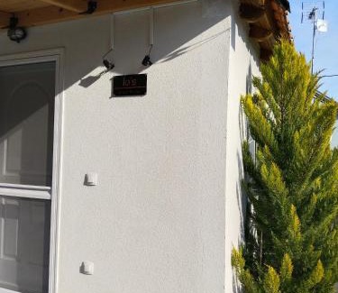 Paralia Ofryniou House | Io's Guest House