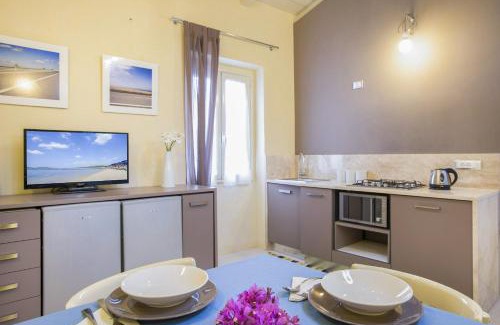 Alghero City Centre Apartment | Eco-Friendly Iolanda Apartment Steps from the Seaside