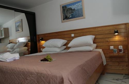 Athani Apartment | Exceptional Ionian Balcony Apartment: Child-Friendly Retreat