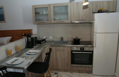 Athani Apartment | Exceptional Ionian Balcony Apartment: Child-Friendly Retreat