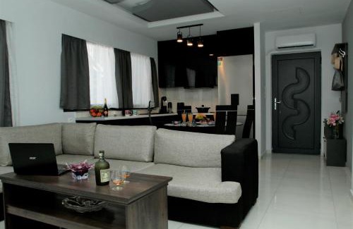 Athani House | Beautiful Ionian Balcony - 4-Star Getaway with Dining