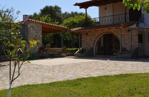 Kastro House | Family-Friendly Ionian Sea Villa Apartment in Kyllini
