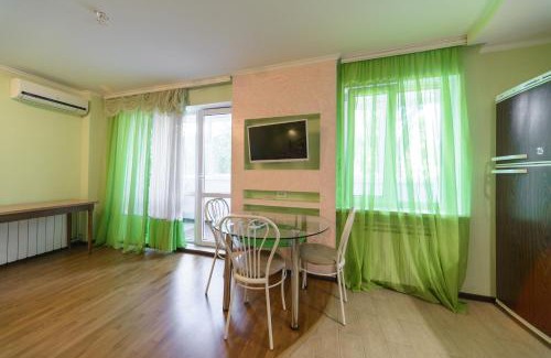 Obolon' Apartment | Stylish Iordanska Street Apartments - Pet and Child Friendly