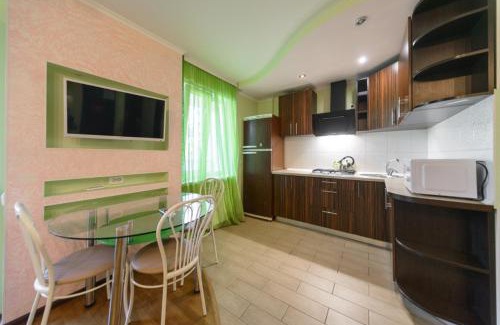 Obolon' Apartment | Stylish Iordanska Street Apartments - Pet and Child Friendly