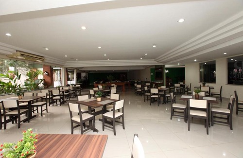 Sao Jose do Rio Preto Hotel | Pet-Friendly IPÊ PARK Convention Hotel with Pool & Breakfast