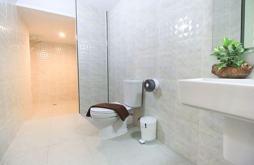 Phlap Phla Hotel | Relax at Green Terrace Resort & Restaurant with Pool Access