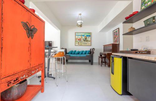 Itapua House | Discover IP01 Casa: 4-Star Suites Steps from Pedra do Sal