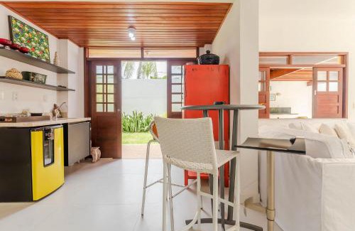 Itapua House | Discover IP01 Casa: 4-Star Suites Steps from Pedra do Sal