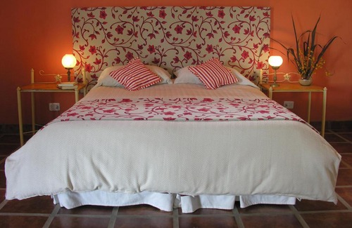 Esquina Cabin | Discover Ipacaa Lodge: Guest Rated 10/10 with Pool Access