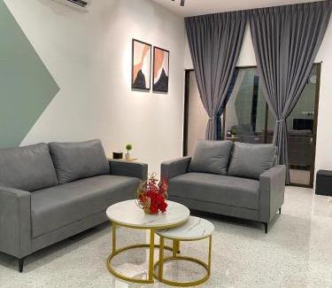 Pasir Pinji House | Pet-Friendly Ipoh LYL Evergreen Homestay for 12 Guests