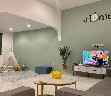 Pasir Pinji House | Pet-Friendly Ipoh LYL Evergreen Homestay for 12 Guests