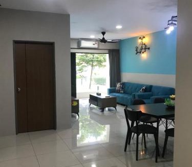 Kampung Kuala Pari House | Ipoh Manhattan TSL: Family-Friendly Pool View Retreat