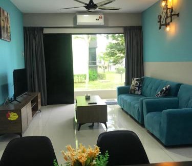 Kampung Kuala Pari House | Ipoh Manhattan TSL: Family-Friendly Pool View Retreat