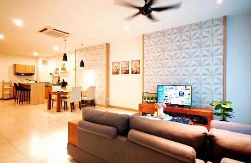 Jawa Apartment | Stylish Ipoh Octagon Condo with Pool & Free Parking