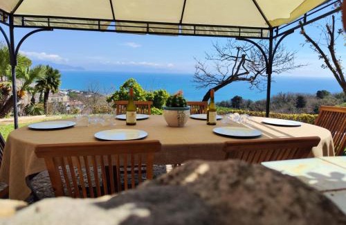 San Felice Circeo House | Experience Ippocampo Blanc: Pet-Friendly with Breakfast Included