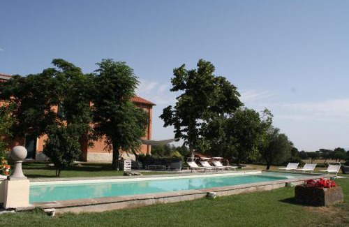 Viterbo Bed & Breakfast | Relax at Ippocastano B&B with Pool & Hot Tub Access