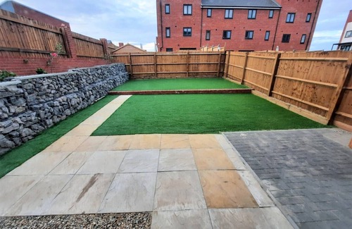Ipswich House | Contemporary 3 Bedroom Town House with Family Amenities