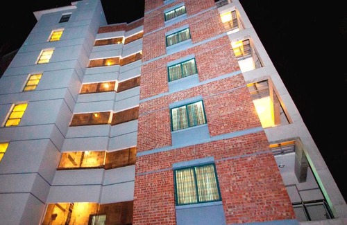 Jessore Hotel | Comfortable Iqbal Manjil Serviced Apartment with Breakfast
