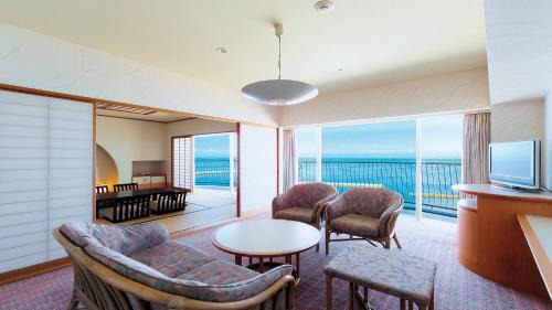Irago Hotel | Relax at Irago Resort & Convention Hotel with Ocean Views