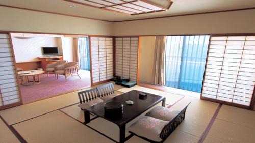 Irago Hotel | Relax at Irago Resort & Convention Hotel with Ocean Views