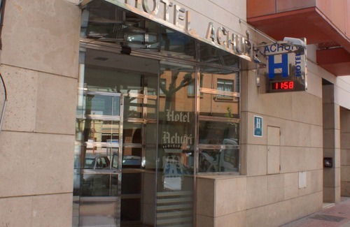 Miranda de Ebro House | Pet-Friendly IRAIPE ACHURI with Spa & Breakfast Options