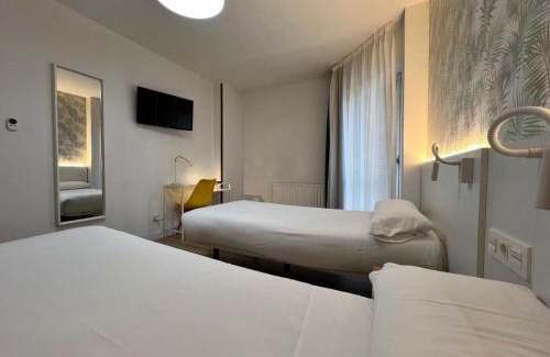 Ariznabarra Hotel | Convenient IRAIPE Gorbea Auto Check-in for Families and Pets