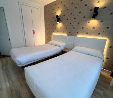 Ariznabarra Hotel | Convenient IRAIPE Gorbea Auto Check-in for Families and Pets
