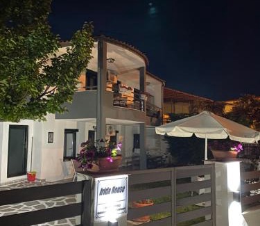 Skala Kallirachis Apartment | Family-Friendly Irida House - Rated 9.1/10 by Guests