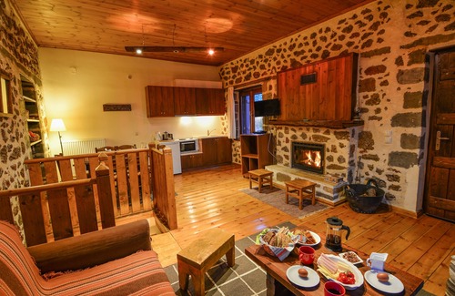 Ano Trikala House | Irida: Traditional Two-Bedroom Stone House with Kitchen