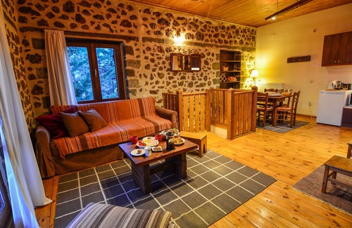 Ano Trikala House | Irida: Traditional Two-Bedroom Stone House with Kitchen