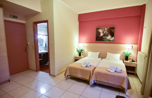 Antikyra Hotel | Relax at Iridanos: Oceanfront Views & Family-Friendly Amenities