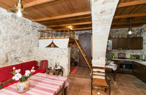 Alones House | Irini's House: Family-Friendly Stay with 9.7/10 Rating