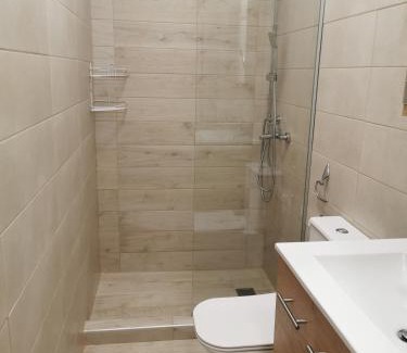 Toroni Apartment | Discover Irini's House: Family-Friendly Retreat with Top Ratings