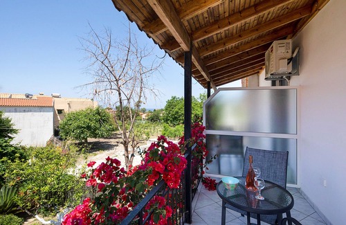 Agios Gordios Apartment | Irini Studio: Steps to the Beach, Pool & Ocean Views