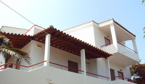Plomari Apartment | Discover Irini Studios: Pet-Friendly Retreat with Breakfast