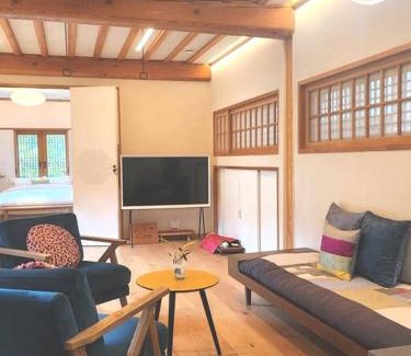 Jingwan-dong House | Experience IRIRU Hanok Stay with Hot Tub & Breakfast