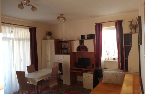 Cluj-Napoca Apartment | Exceptional Iris Apartment: Family-Friendly Retreat Awaits