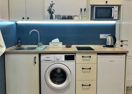 Lviv City Center Apartment | Pet and Child Friendly Iris Apartment on Popovich - Rated 9.8