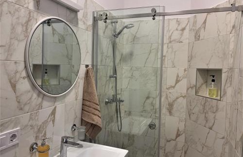 Lviv City Center Apartment | Pet and Child Friendly Iris Apartment on Popovich - Rated 9.8