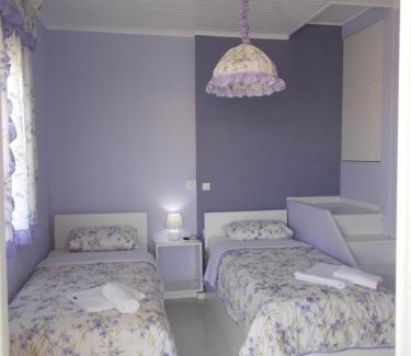 Apolpaina Villa | Discover Iris: Pet-Friendly Retreat with Pool & Kitchen