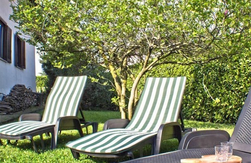 Colico Piano House | Relaxing Iris Holiday Home with Garden & Ocean Views