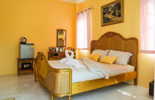 Nakhon Chum Villa | Discover Iris Homestay: Top-Rated Comfort with Pool Access