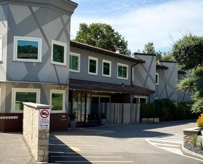 Erbusco Hotel | Discover Iris Hotel: 4-Star Stay with Breakfast & Accessibility