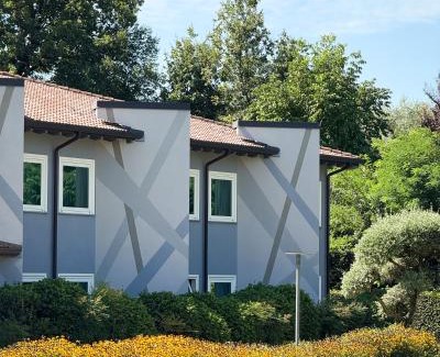Erbusco Hotel | Discover Iris Hotel: 4-Star Stay with Breakfast & Accessibility