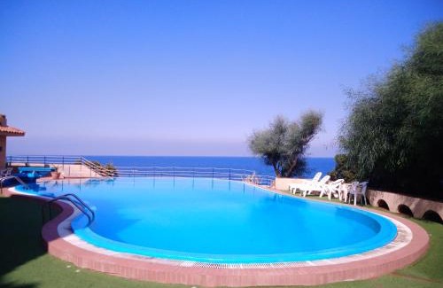 Costa Saracena-Castelluccio Apartment | Relax at Iris House: Oceanfront Stay with Private Beach